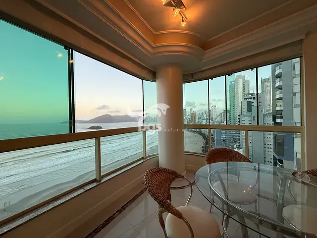 Apartamento com 251m² 4 quartos e 4 banheiros, à venda, no bairro Centro em Balneário Camboriú