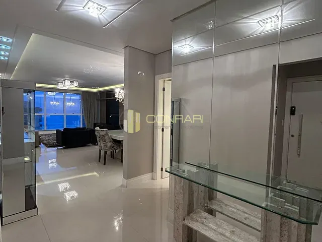 Apartamento com 230m² 4 quartos e 5 banheiros, à venda, no bairro Meia Praia em Itapema