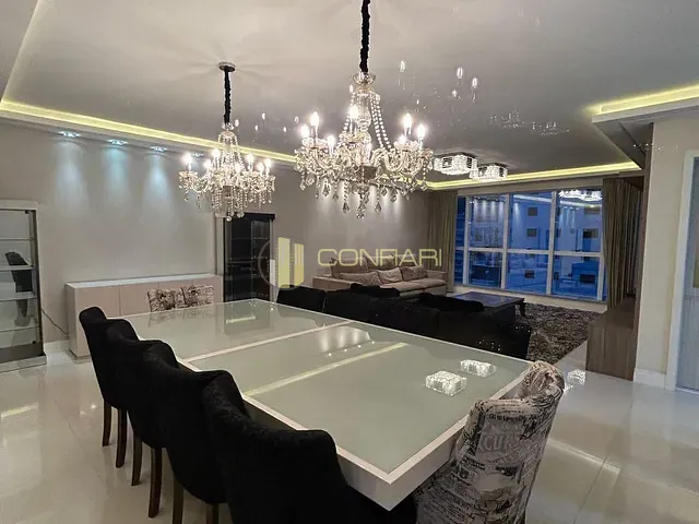 Apartamento com 230m² 4 quartos e 5 banheiros, à venda, no bairro Meia Praia em Itapema