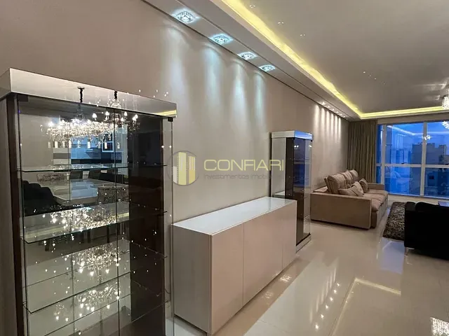 Apartamento com 230m² 4 quartos e 5 banheiros, à venda, no bairro Meia Praia em Itapema