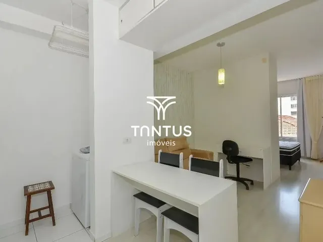 Apartamento 1 quarto e 1 banheiro, para alugar, no bairro Centro em Curitiba