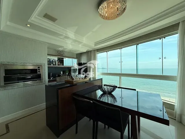 Apartamento com 235m² 4 quartos e 5 banheiros, à venda, no bairro Centro em Balneário Camboriú