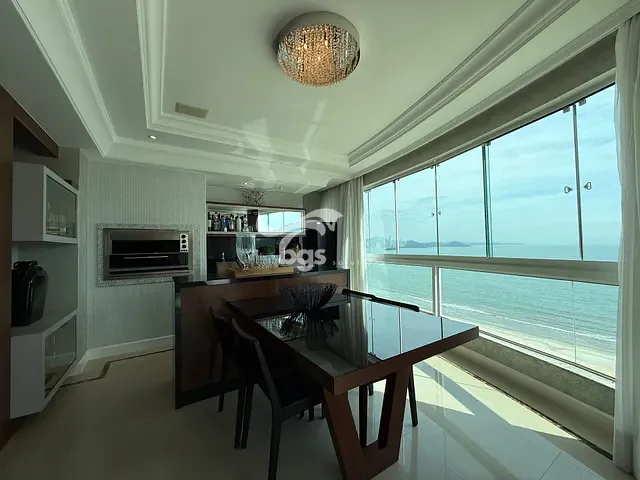 Apartamento com 235m² 4 quartos e 5 banheiros, à venda, no bairro Centro em Balneário Camboriú