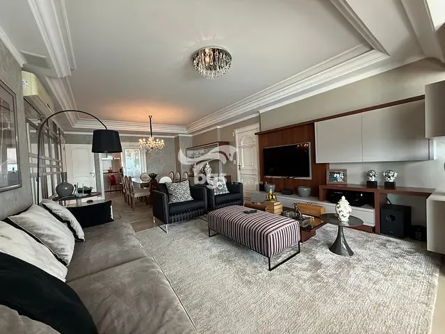 Apartamento com 235m² 4 quartos e 5 banheiros, à venda, no bairro Centro em Balneário Camboriú