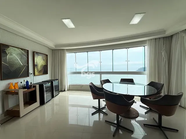Apartamento com 235m² 4 quartos e 5 banheiros, à venda, no bairro Centro em Balneário Camboriú