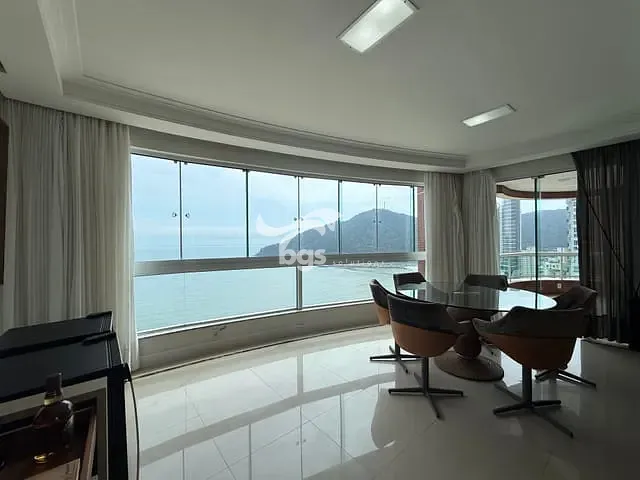 Apartamento com 235m² 4 quartos e 5 banheiros, à venda, no bairro Centro em Balneário Camboriú