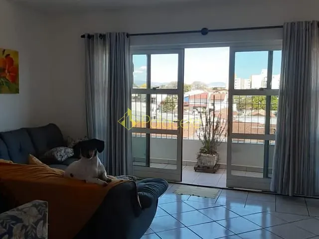 Apartamento 3 quartos e 1 banheiro, à venda, no bairro Parque São Benedito em Pindamonhangaba