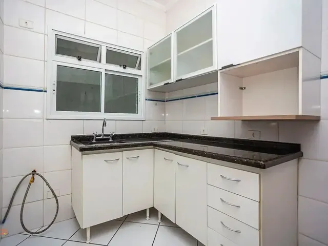 Apartamento 2 quartos e 2 banheiros, para alugar, no bairro São Francisco em Curitiba