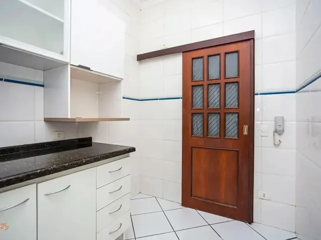 Apartamento 2 quartos e 2 banheiros, para alugar, no bairro São Francisco em Curitiba