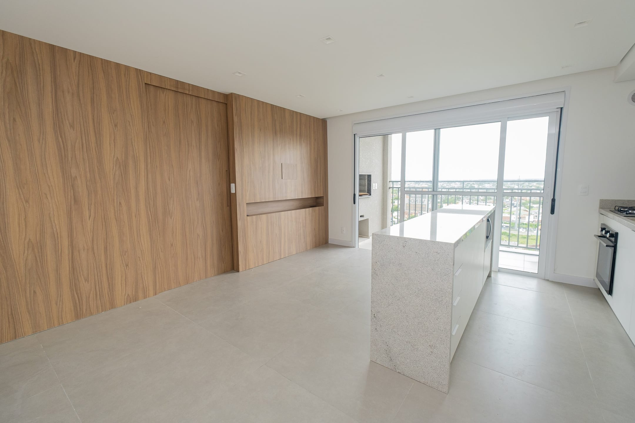 Apartamento semimobiliado à venda ou aluguel no Smart Urban Club, Areal em Pelotas RS, 74 m², 3 quartos, suíte e sacada com churrasqueira
