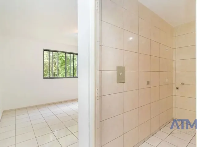 Apartamento 2 quartos e 1 banheiro, para alugar, no bairro Campo Comprido em Curitiba