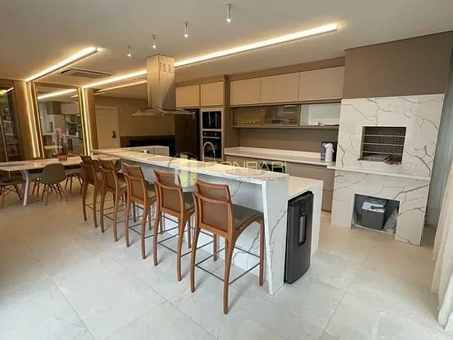 Apartamento com 200m² 4 quartos e 5 banheiros, à venda ou para alugar, no bairro Meia Praia em Itapema