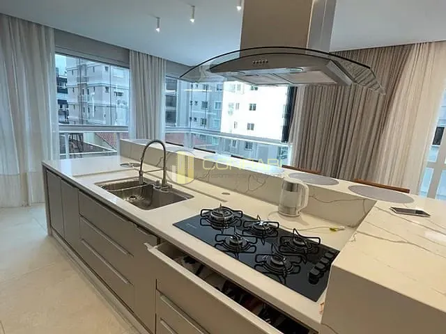 Apartamento com 200m² 4 quartos e 5 banheiros, à venda ou para alugar, no bairro Meia Praia em Itapema