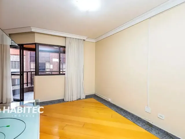 Apartamento 2 quartos e 2 banheiros, para alugar, no bairro Centro em Curitiba