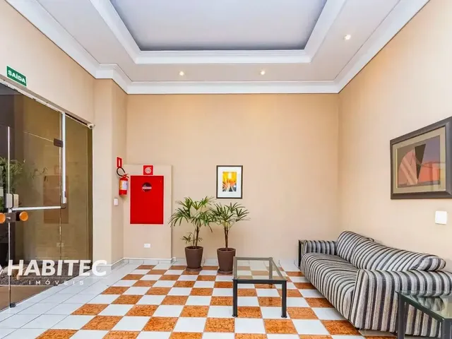 Apartamento 2 quartos e 2 banheiros, para alugar, no bairro Centro em Curitiba
