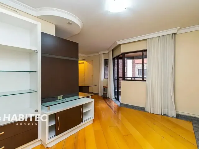 Apartamento 2 quartos e 2 banheiros, para alugar, no bairro Centro em Curitiba