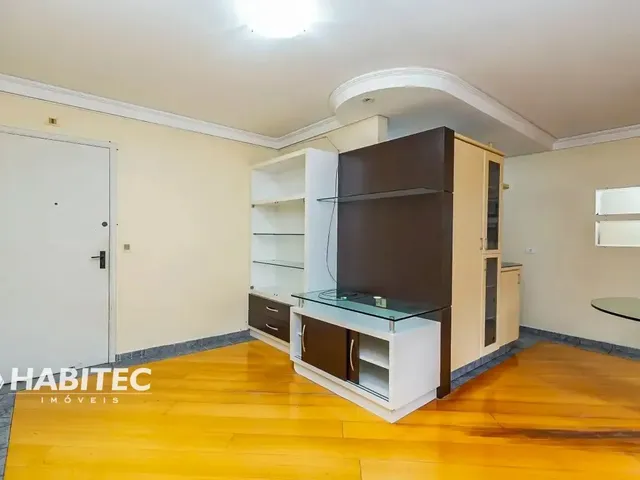 Apartamento 2 quartos e 2 banheiros, para alugar, no bairro Centro em Curitiba