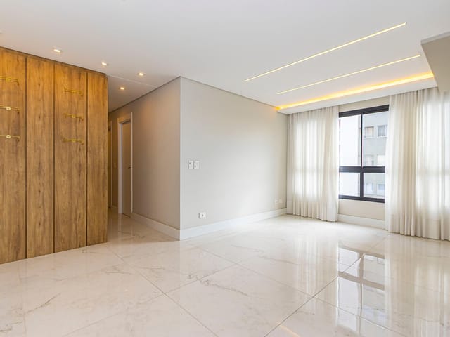 Apartamento 3 quartos e 2 banheiros, para alugar, no bairro Cristo Rei em Curitiba