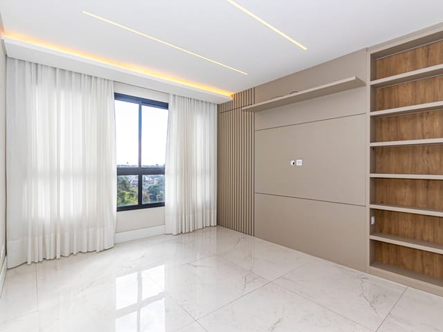 Apartamento 3 quartos e 2 banheiros, para alugar, no bairro Cristo Rei em Curitiba