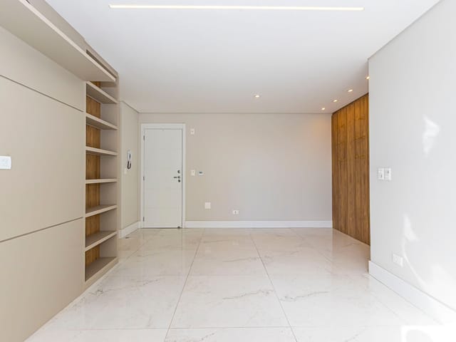 Apartamento 3 quartos e 2 banheiros, para alugar, no bairro Cristo Rei em Curitiba