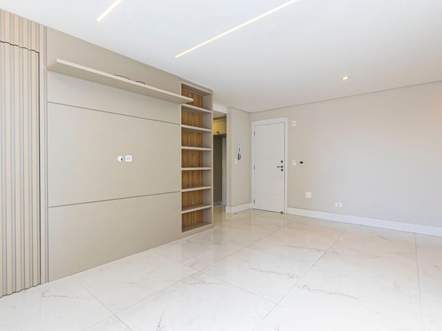 Apartamento 3 quartos e 2 banheiros, para alugar, no bairro Cristo Rei em Curitiba