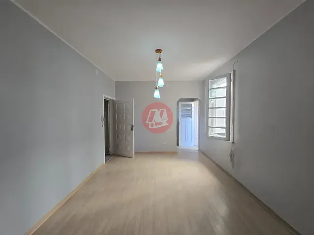Apartamento com 80m² 3 quartos e 1 banheiro, para alugar, no bairro Santana em Porto Alegre