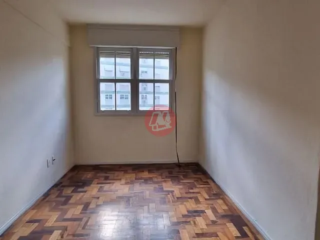 Apartamento com 75m² 3 quartos e 1 banheiro, à venda, no bairro Petrópolis em Porto Alegre