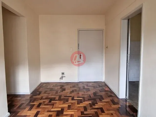 Apartamento com 75m² 3 quartos e 1 banheiro, à venda, no bairro Petrópolis em Porto Alegre
