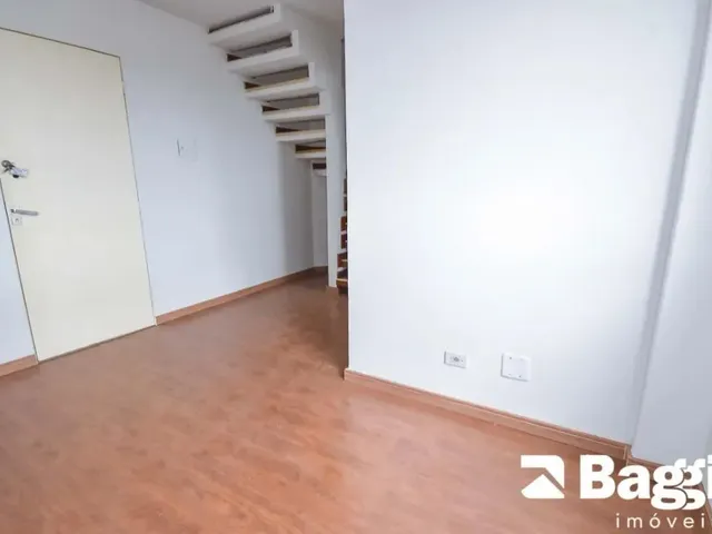 Apartamento 2 quartos e 1 banheiro, à venda, no bairro Cristo Rei em Curitiba