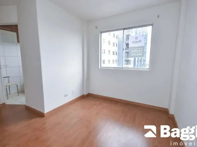 Apartamento 2 quartos e 1 banheiro, à venda, no bairro Cristo Rei em Curitiba