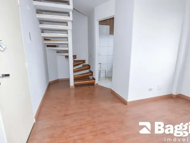 Apartamento 2 quartos e 1 banheiro, à venda, no bairro Cristo Rei em Curitiba