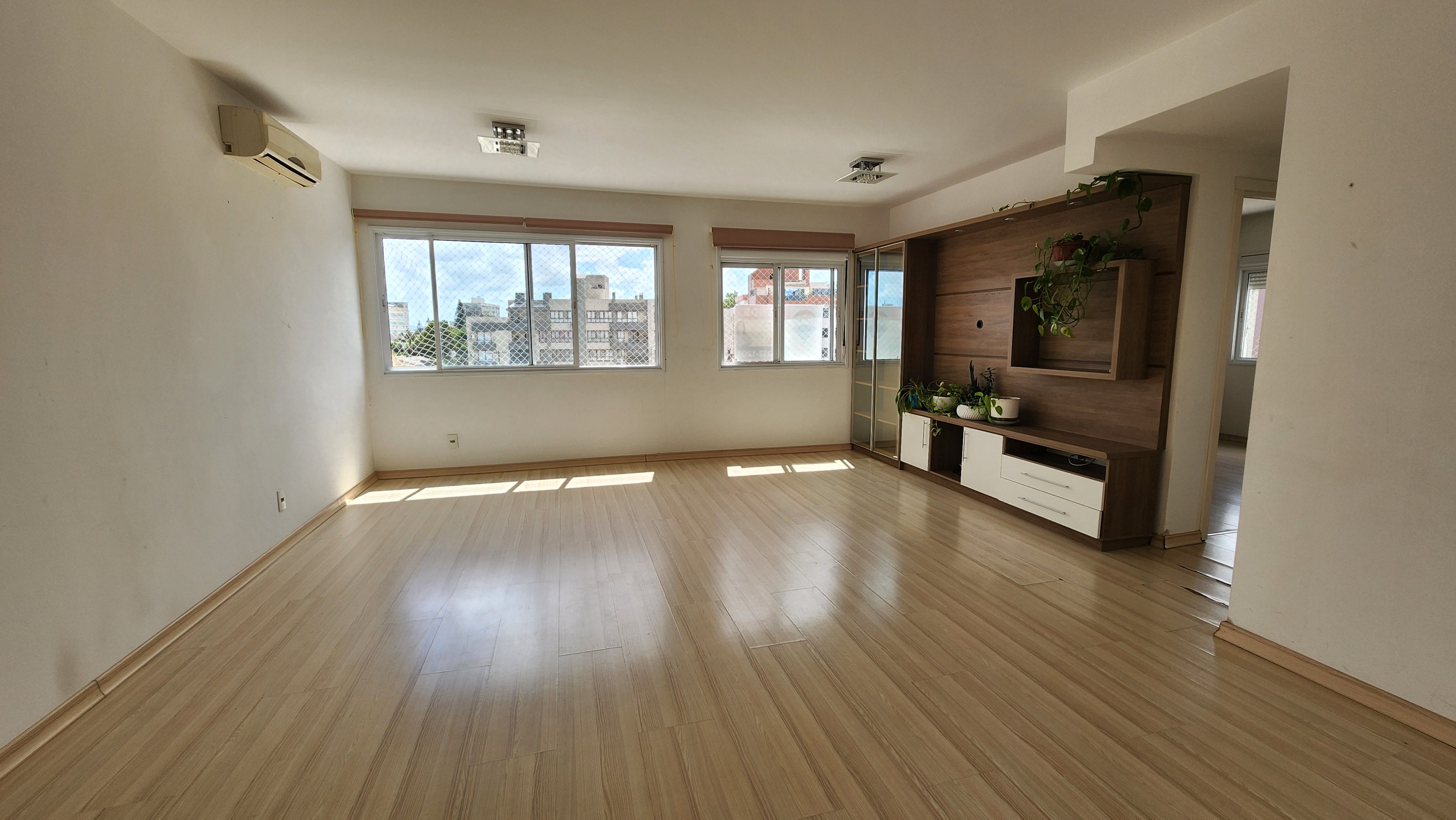 Apartamento semimobiliado à venda no Terrace, Areal - com 2 quartos (sendo 1 suíte), sala ampla, móveis planejados e ótima posição solar.