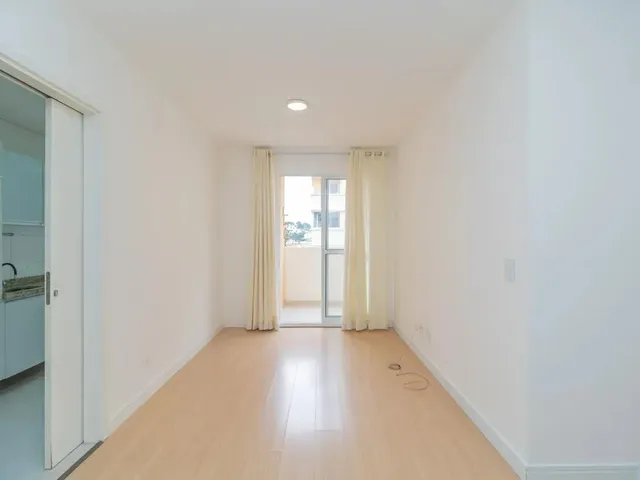 Apartamento 3 quartos e 2 banheiros, para alugar, no bairro Capão Raso em Curitiba