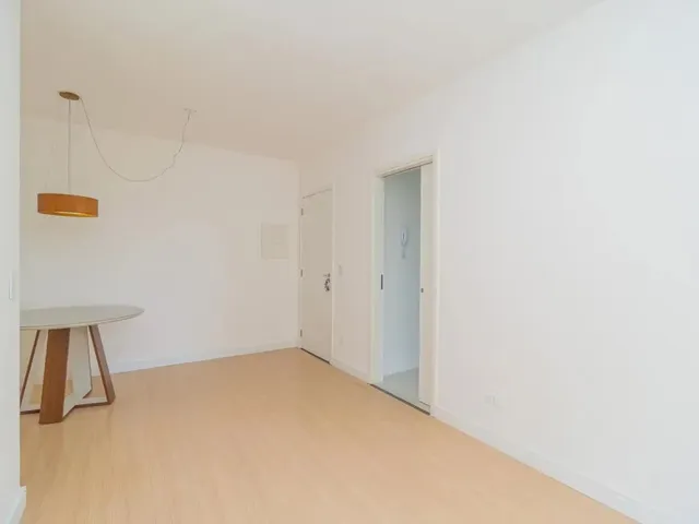 Apartamento 3 quartos e 2 banheiros, para alugar, no bairro Capão Raso em Curitiba