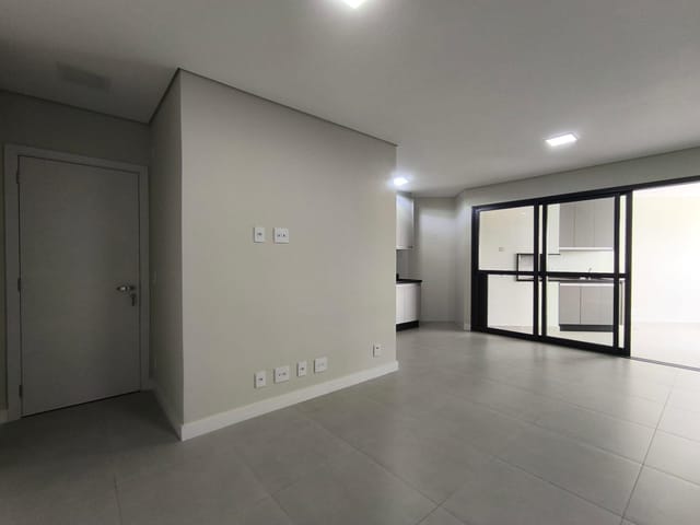 Apartamento 3 quartos e 2 banheiros, à venda, no bairro Centro em Londrina