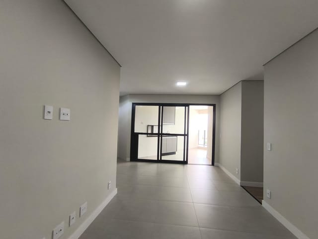 Apartamento 3 quartos e 2 banheiros, à venda, no bairro Centro em Londrina