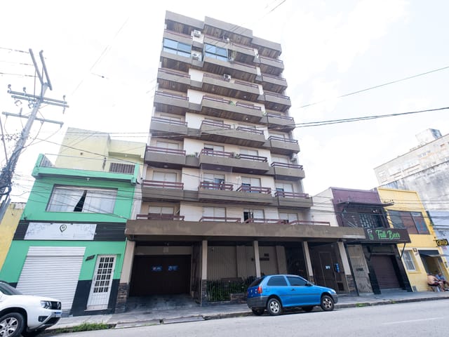 Apartamento com 71m² 2 quartos e 1 banheiro, para alugar, no bairro Centro em Pelotas