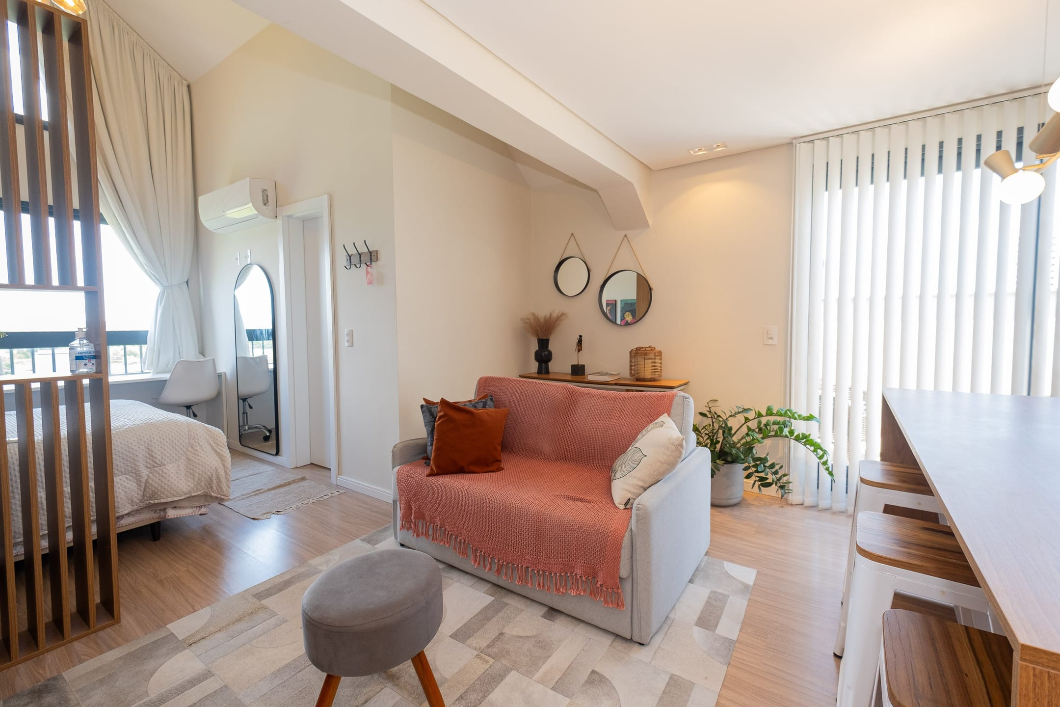 Apartamento mobiliado à venda no Flow Live, Parque Una - com 49 m², 1 quarto, móveis planejados e condomínio completo.