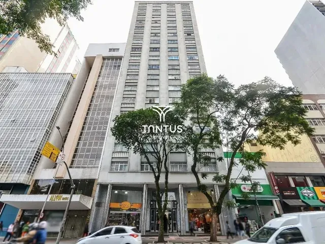 Apartamento 3 quartos e 2 banheiros, para alugar, no bairro Centro em Curitiba