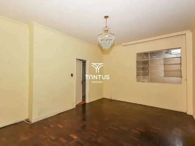 Apartamento 3 quartos e 2 banheiros, para alugar, no bairro Centro em Curitiba