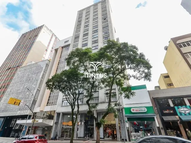 Apartamento 3 quartos e 2 banheiros, para alugar, no bairro Centro em Curitiba