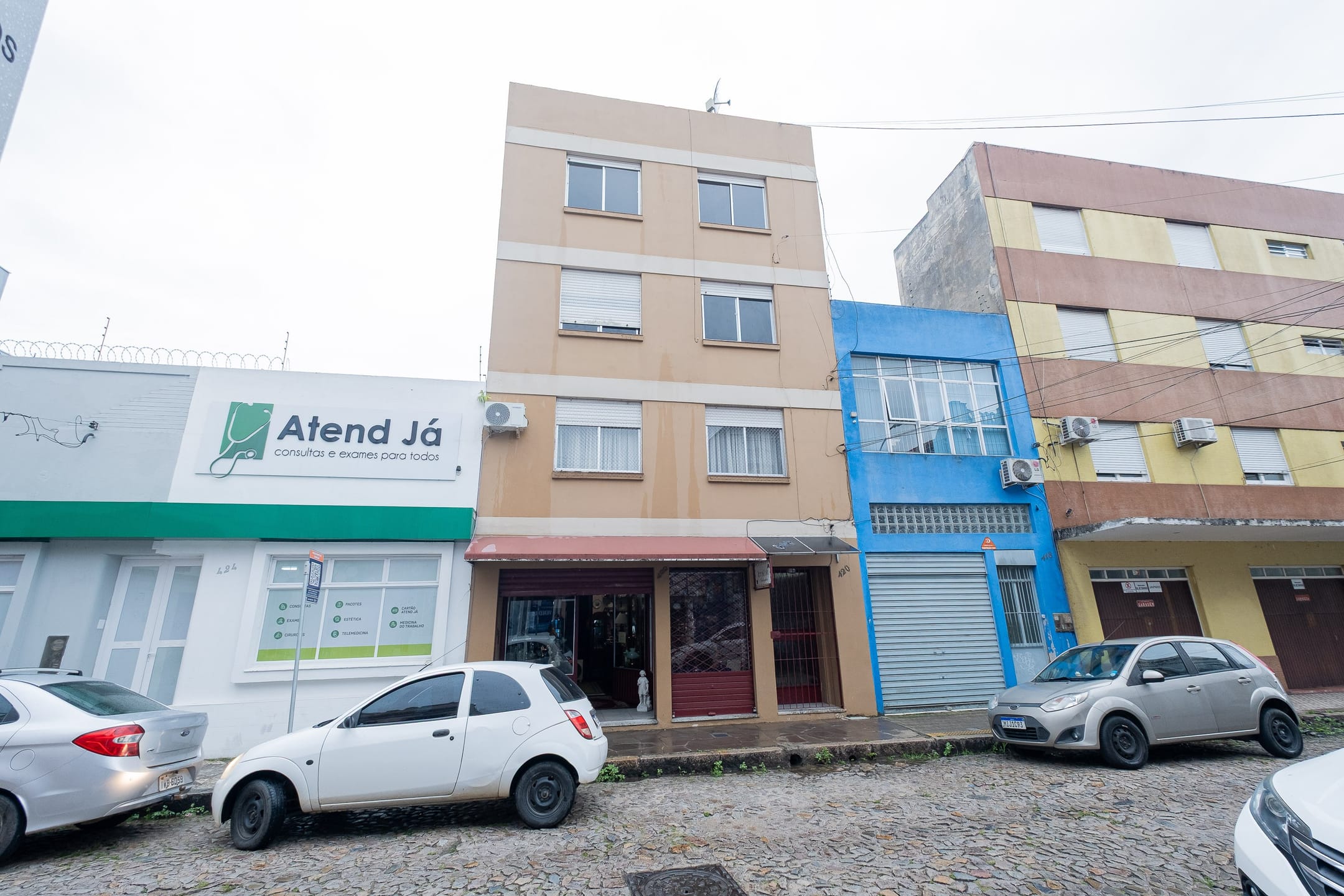 Apartamento Central com Suíte, Excelente Localização, Próximo a Supermercado, Transporte e Serviços Essenciais