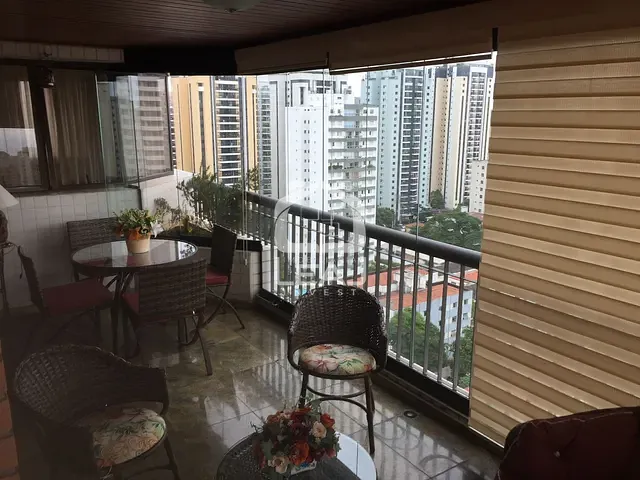 Apartamento com 210m² 4 quartos e 5 banheiros, à venda, no bairro Moema em São Paulo