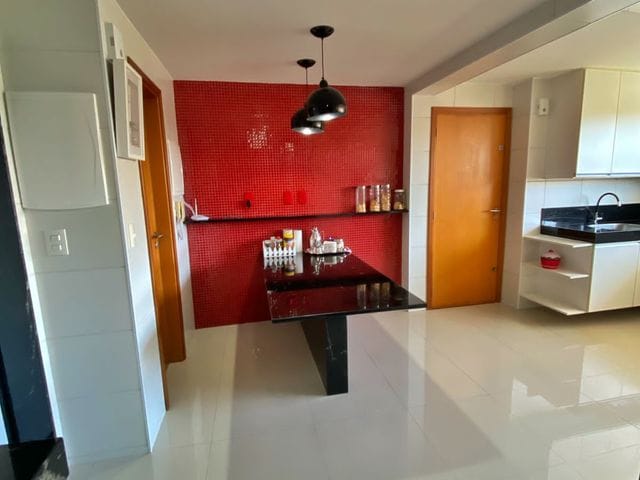 Apartamento com 240m² 3 quartos e 4 banheiros, à venda, no bairro Ponta Verde em Maceió
