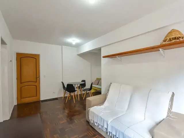 Apartamento 2 quartos e 1 banheiro, para alugar, no bairro Água Verde em Curitiba