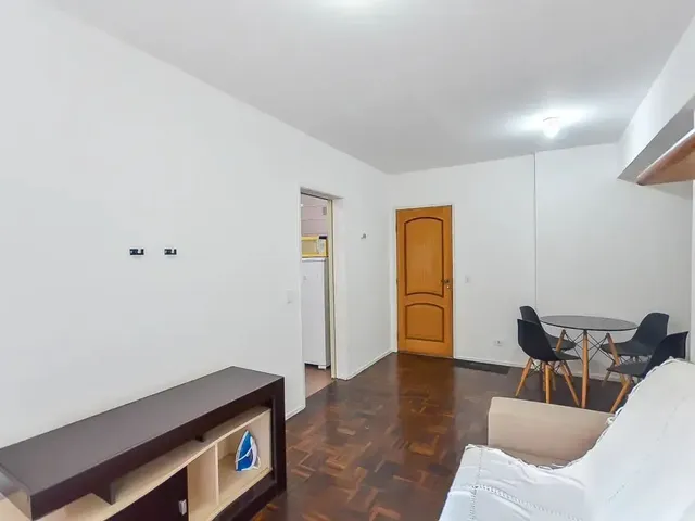 Apartamento 2 quartos e 1 banheiro, para alugar, no bairro Água Verde em Curitiba