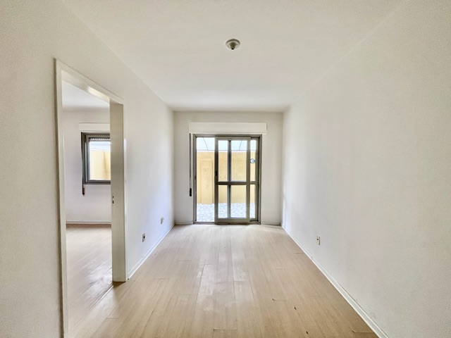 Foto do Apartamento - Apartamento térreo à venda no centro de Pelotas - com 38 m², 1 quarto, piso laminado e ótima posição solar. | UP Imóveis