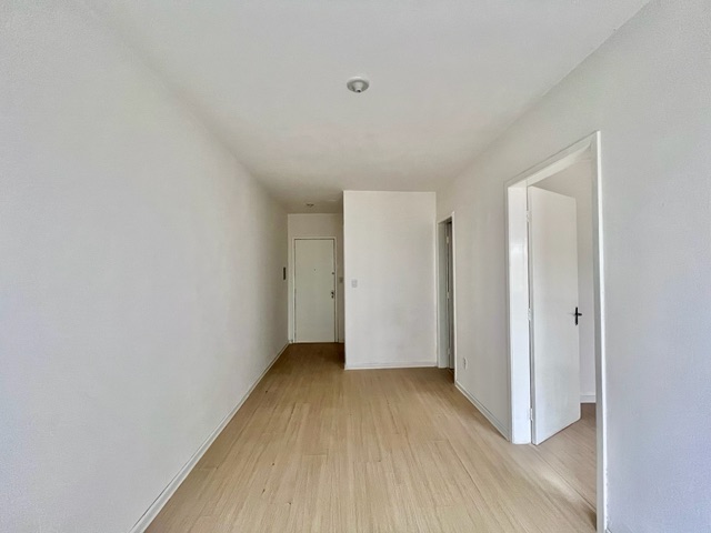 Foto do Apartamento - Apartamento térreo à venda no centro de Pelotas - com 38 m², 1 quarto, piso laminado e ótima posição solar. | UP Imóveis