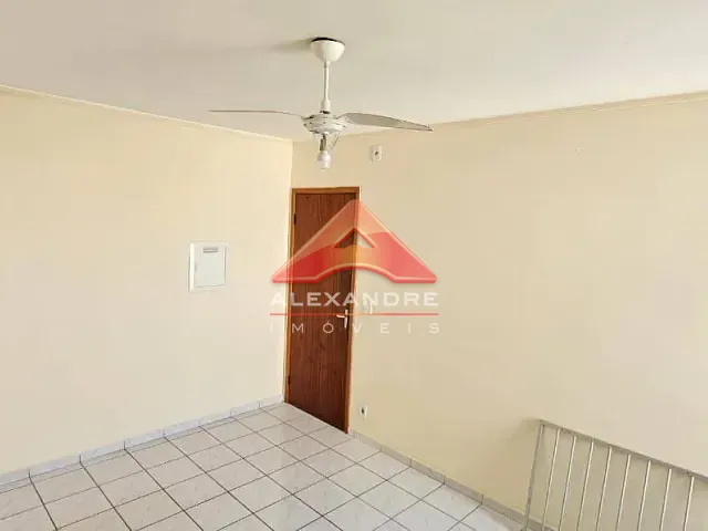 Apartamento 2 quartos e 1 banheiro, para alugar, no bairro Jardim São Vicente em São José dos Campos