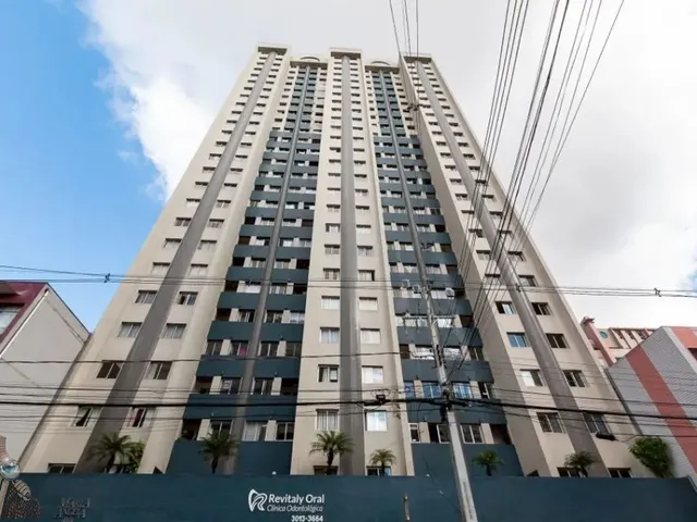 Apartamento 2 quartos e 2 banheiros, para alugar, no bairro Centro em Curitiba